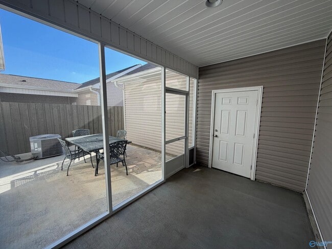 Photo - 3203 McClellan Wy SE