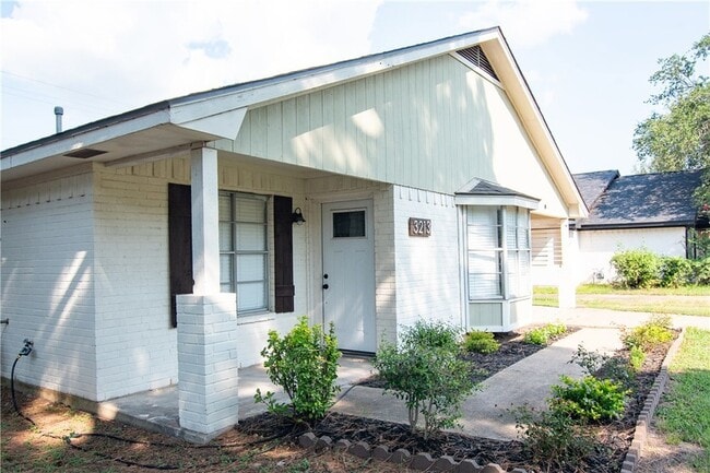 Photo - 3213 Heatherwood Dr