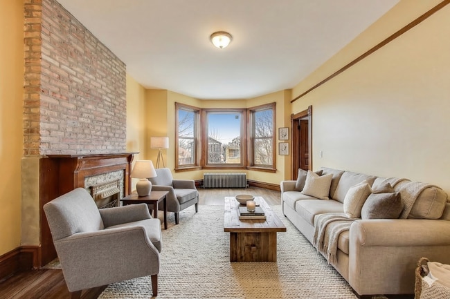 Photo - 3351 S Union Ave Unidad 1