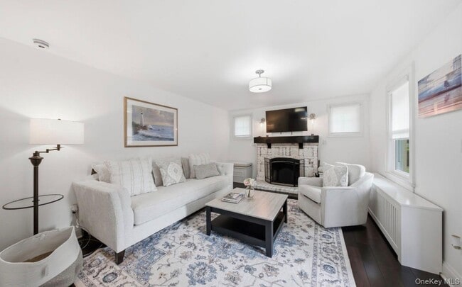 8 Rosewood Ave