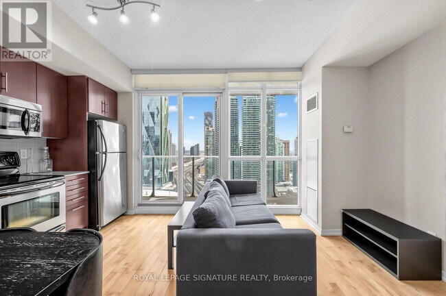 Photo - 55 Bremner Blvd Unité 2306