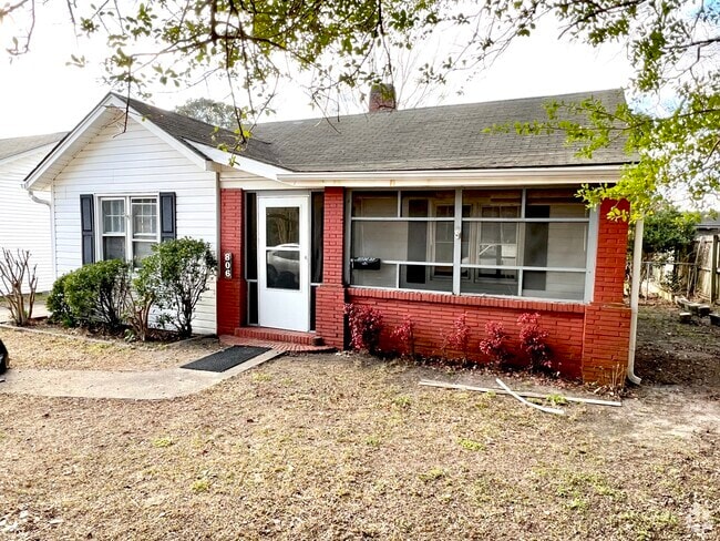 Building Photo - 806 E 9th St Rental