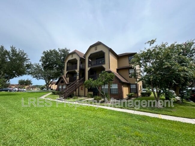 Photo - 380 Lakepointe Dr