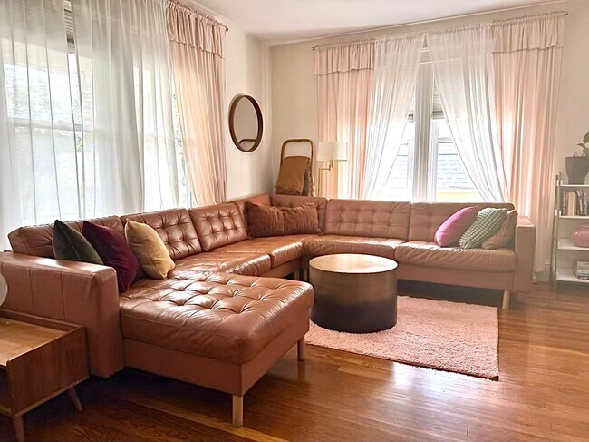 Photo - 32 Hadwen Ln House