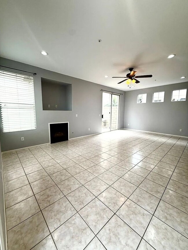 301 N Navarette Pl