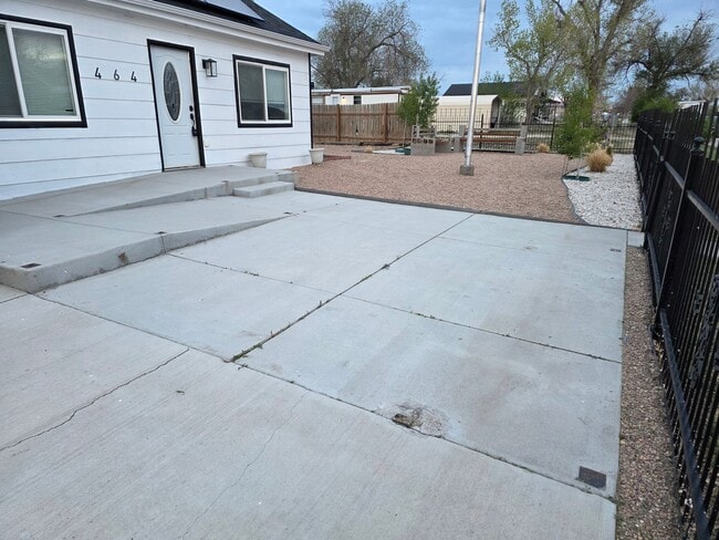 Photo - 464 2nd Ave