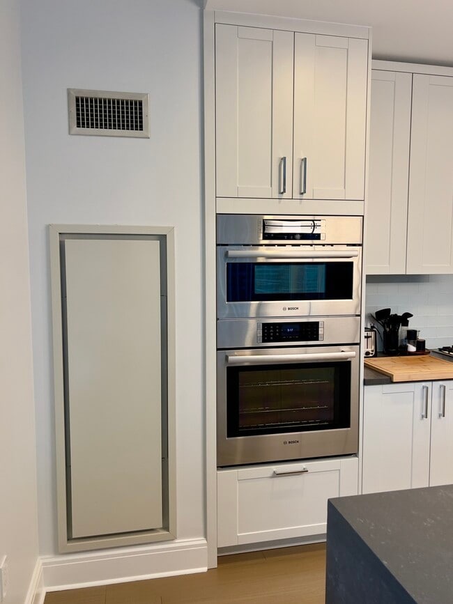 Photo - 514 N Peshtigo Ct