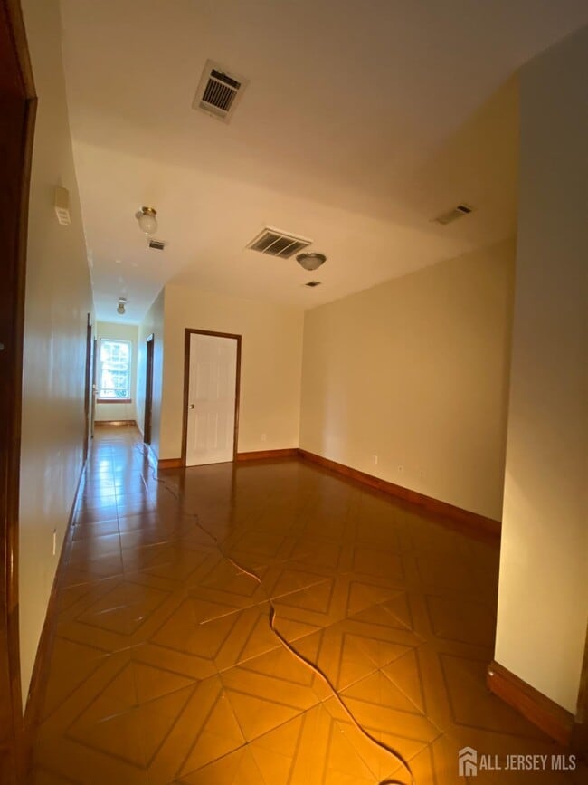 Photo - 98 Catalpa Ave Unidad 2