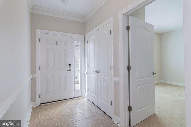 Photo - 612 Marina Landing Ln