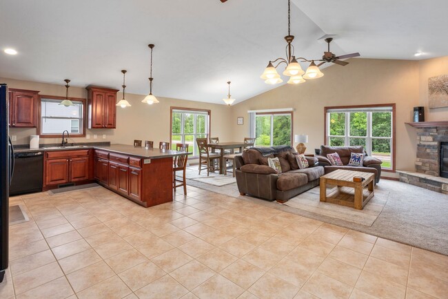 3 Bedroom Menasha House - 3 Bedroom Menasha House