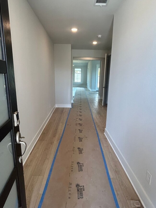 7100 Dragonfly Ln