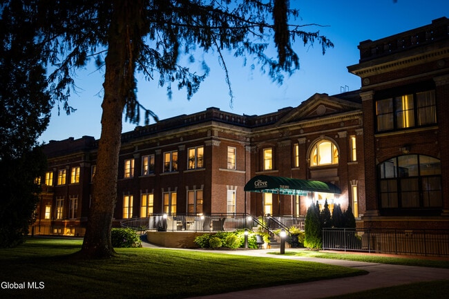 Building Photo - 233 Lake Ave Unit 201