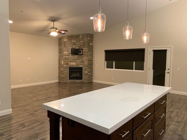 Photo - 1520 Independence Way
