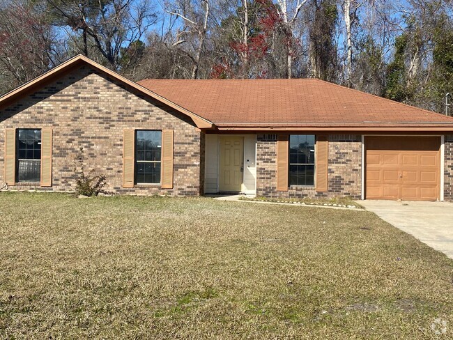 Building Photo - MOVE IN READY - Updated 3-Bedroom Home Nea...