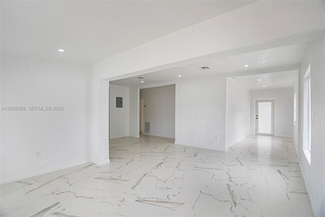 Photo - 988 NW 10th St