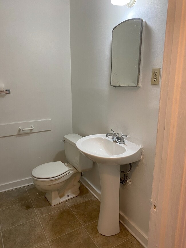 Photo - 103 E Mills St