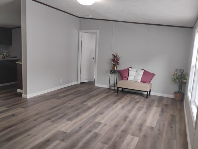 Photo - 166 Elm Dr