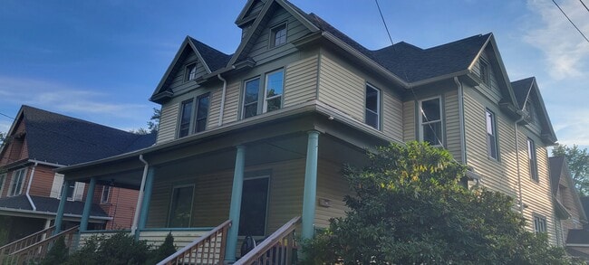 Building Photo - 101 Beethoven St Unit 101 Rental