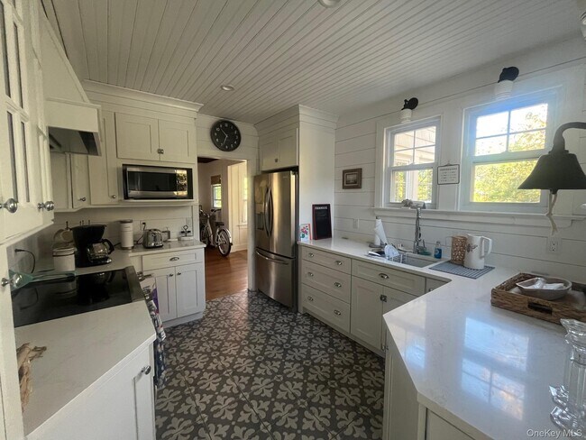 22 Crescent Ave