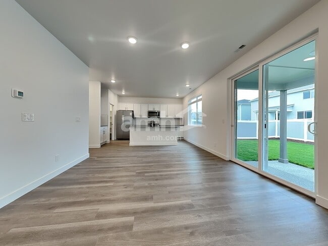 Photo - 8030 Sabelle St SW