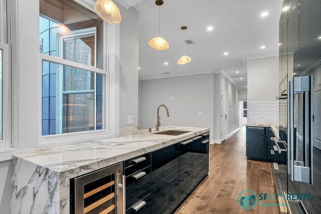 Photo - Russian Hill: Remodeled Top Floor Flat w/ In-Unit W/D, A/C, Private Roof Deck & Garage Parking w/... Unit 1638 Leavenworth Street