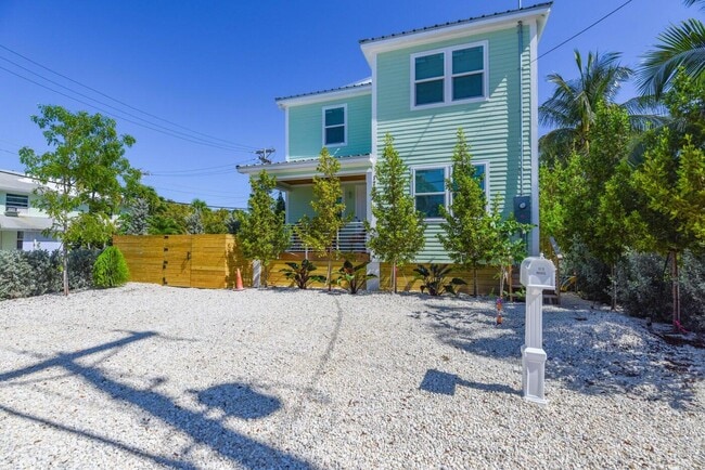 Photo - 1730 United St