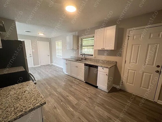 7012 Yarberry Ln