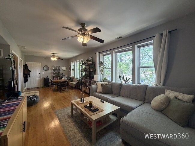 Photo - 2239 W Cornelia Ave Unit 2