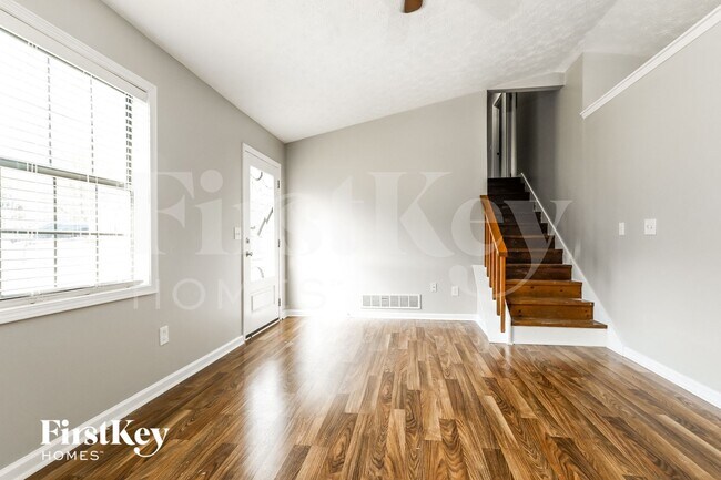 Photo - 4149 Warren Rd