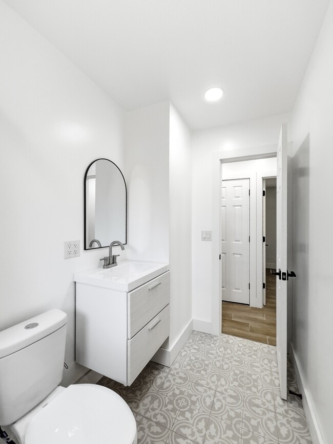 Photo - 2090 Moran Ave