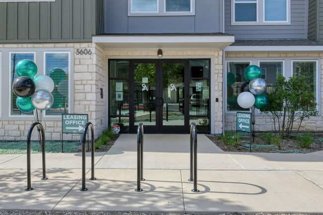 Photo - Sunstone Apartments