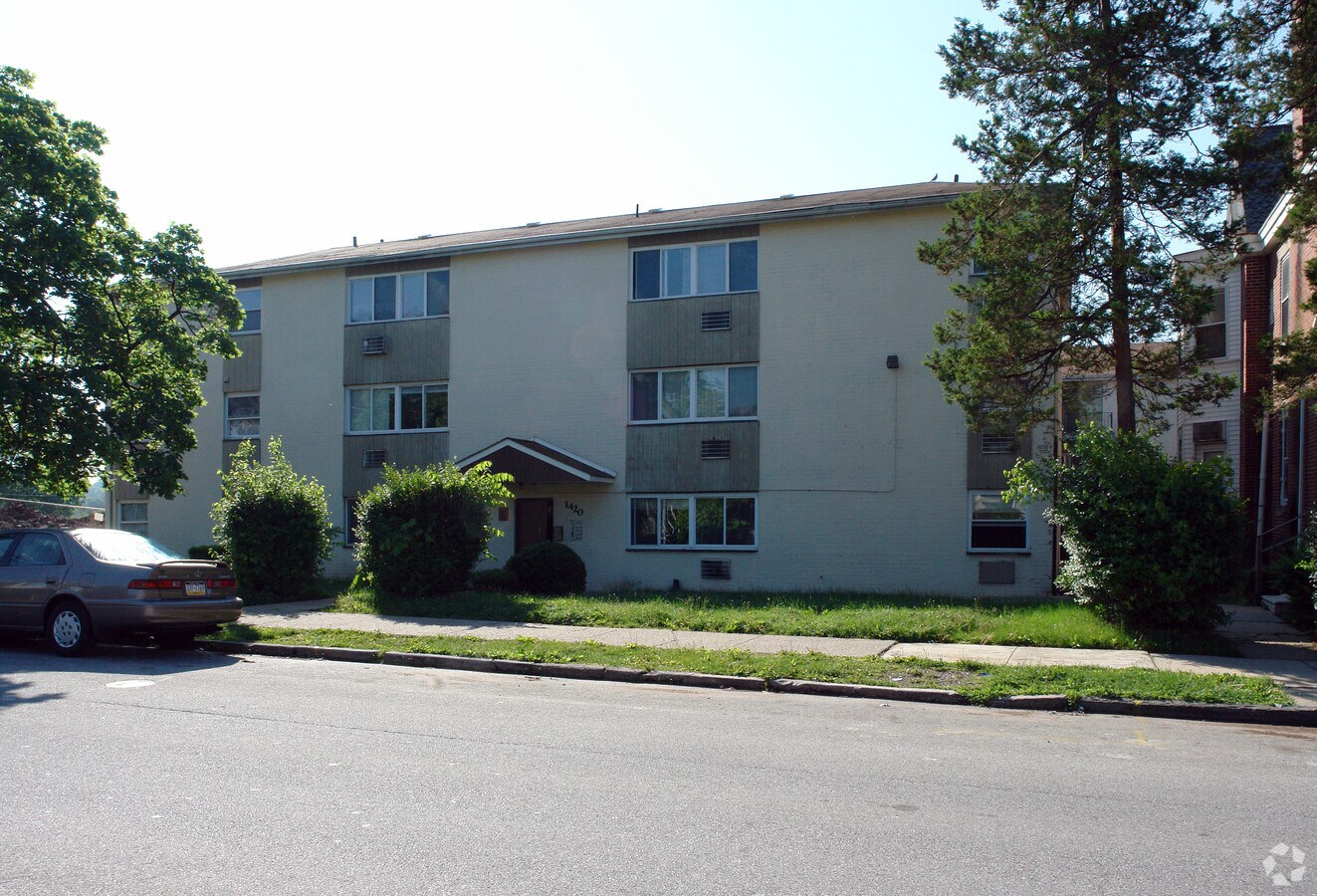 Town & Country Apartments - Town & Country Apartments