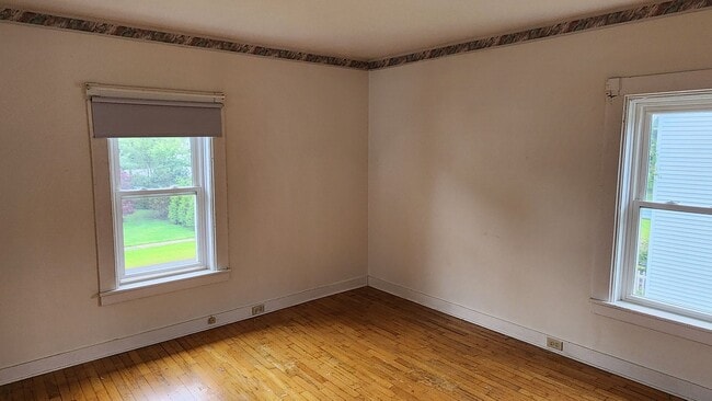 Photo - 13 Second Ave Unit Upper