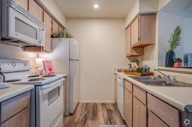1BR, 1BA - 654SF