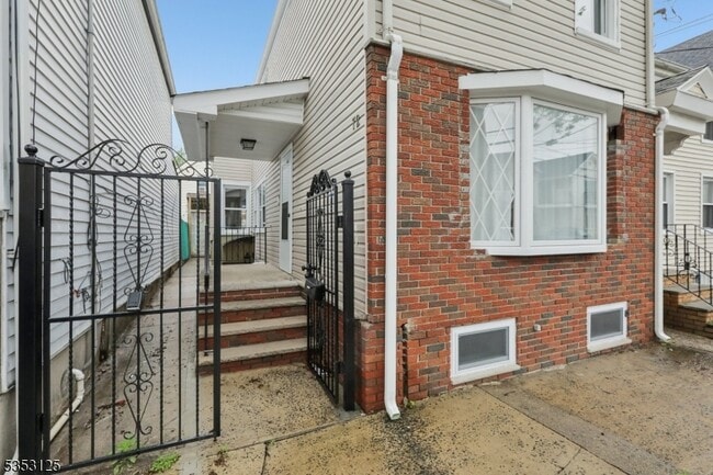 Photo - 72 Houston St