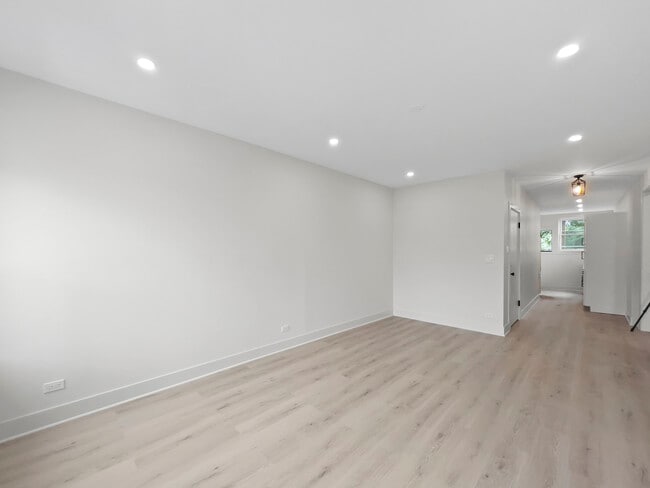 Photo - 6254 N Whipple St Unit 1