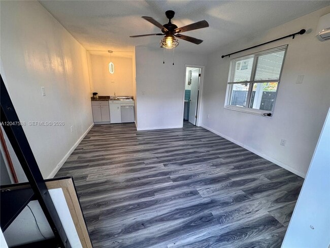 Building Photo - 1158 NW 34th Ave Unit 2