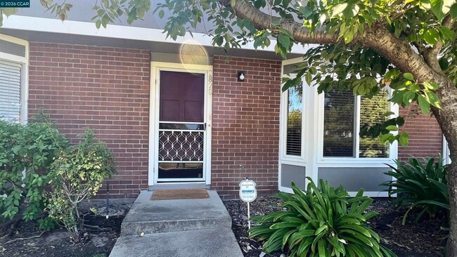 Photo - 2828 Royal Ann Ln