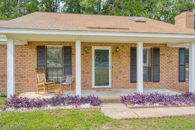 Photo - 323 Forest Ct