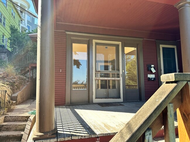 Building Photo - 1843 SW 16th Ave Unit 1