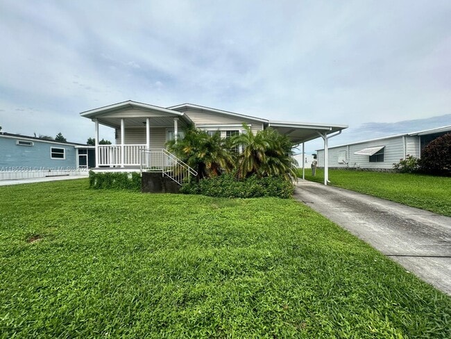 Building Photo - 1561 SW 64th Way Rental