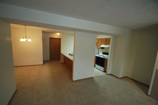 Photo - 98 Yotzonot Dr