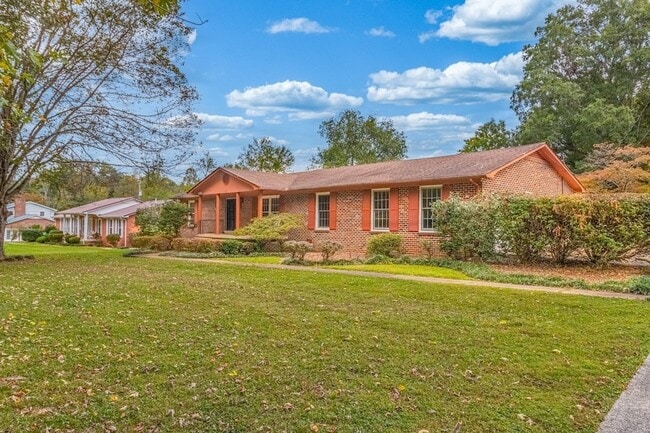 Photo - 204 Lake Cir Dr