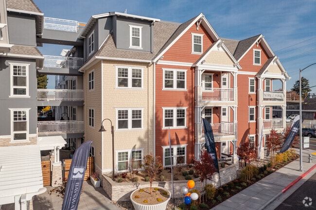 Photo - 904 Bayswater Ave