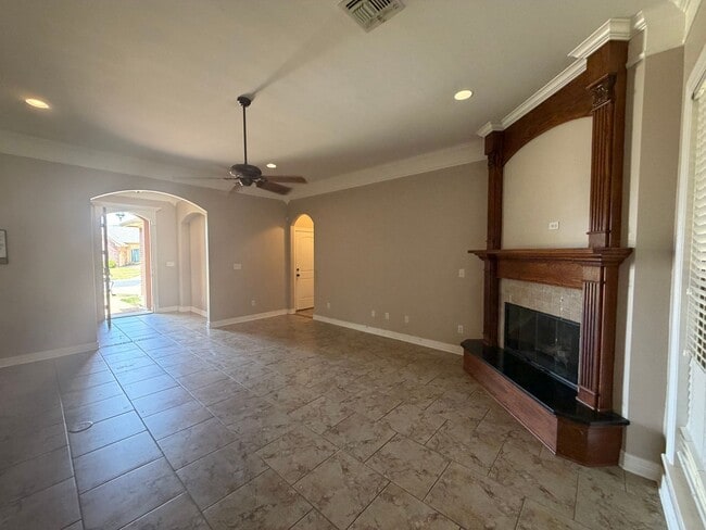 Photo - 617 Alder Ln