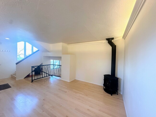 Building Photo - 339 Ravenwood Pl