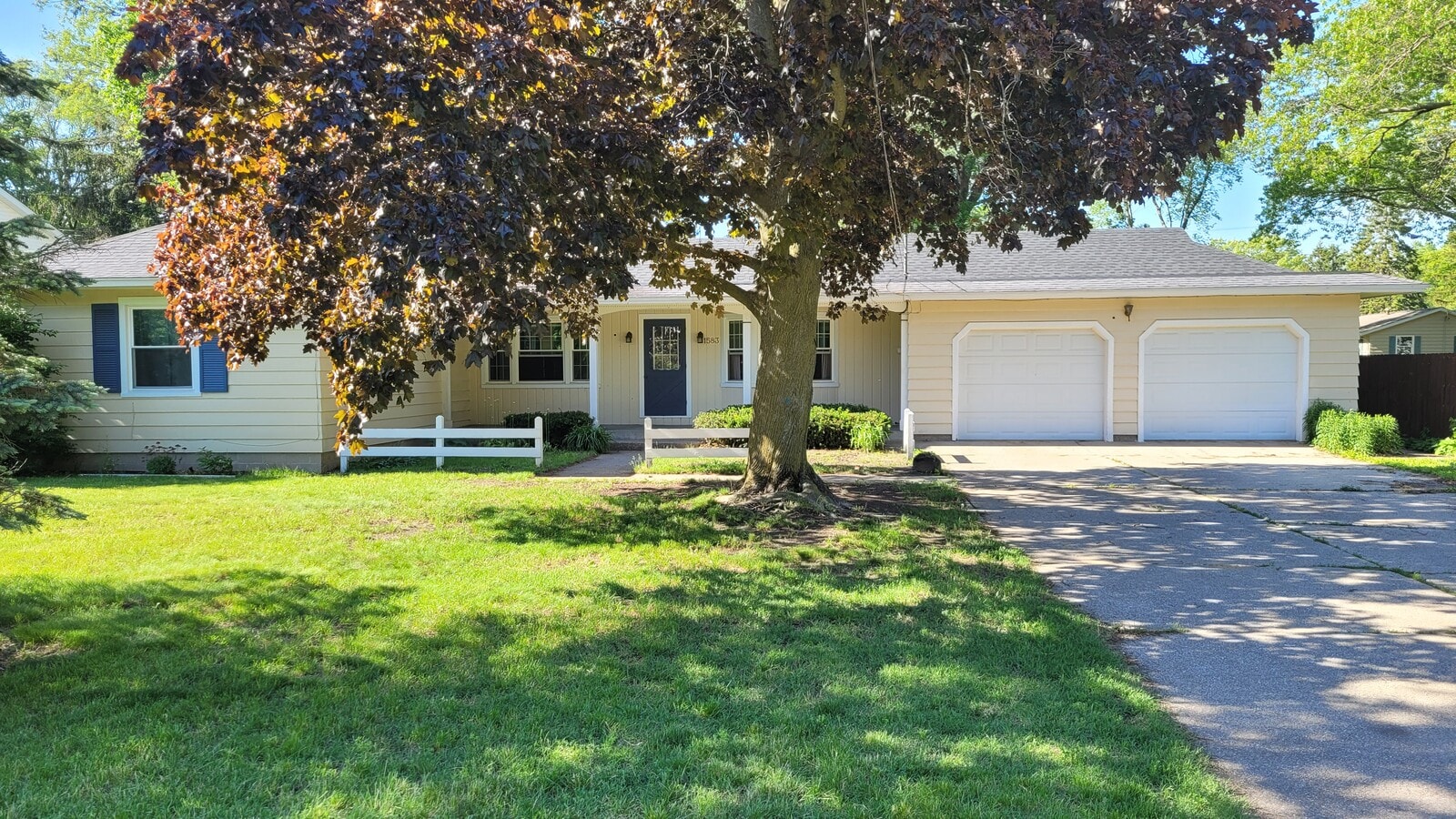 Photo - 1583 Jerome St