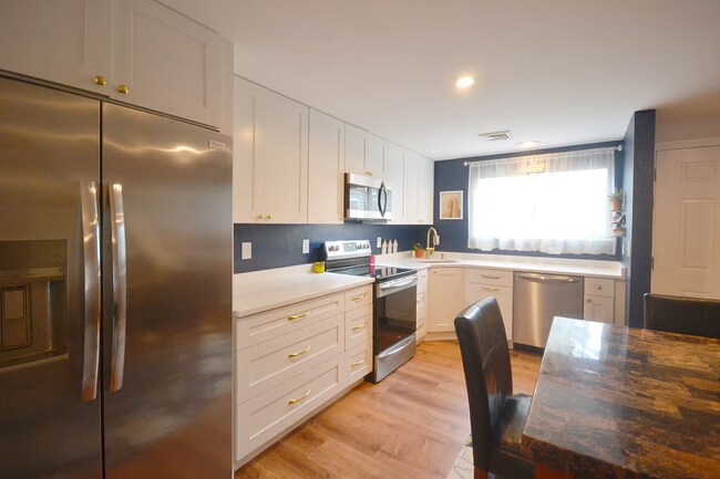 Cocina - primera planta - 318 Sterling St Unidad E9