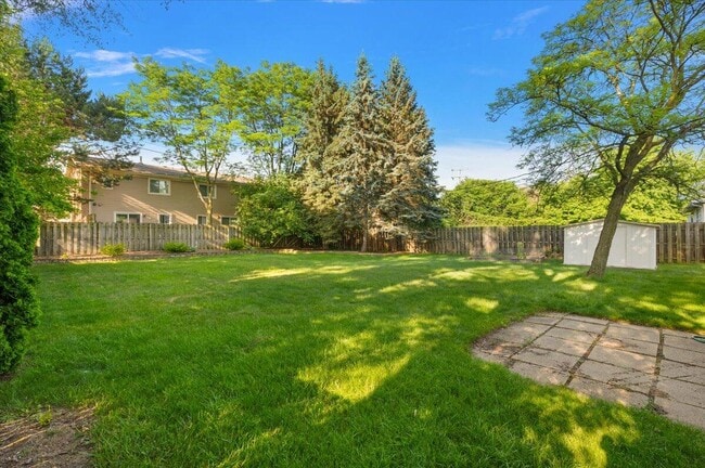 Photo - 2898 Yorkshire Rd