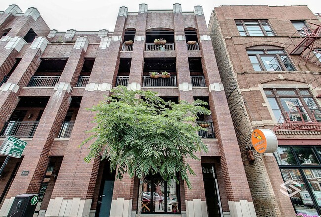 Building Photo - 1419 W Chicago Ave Unit 3